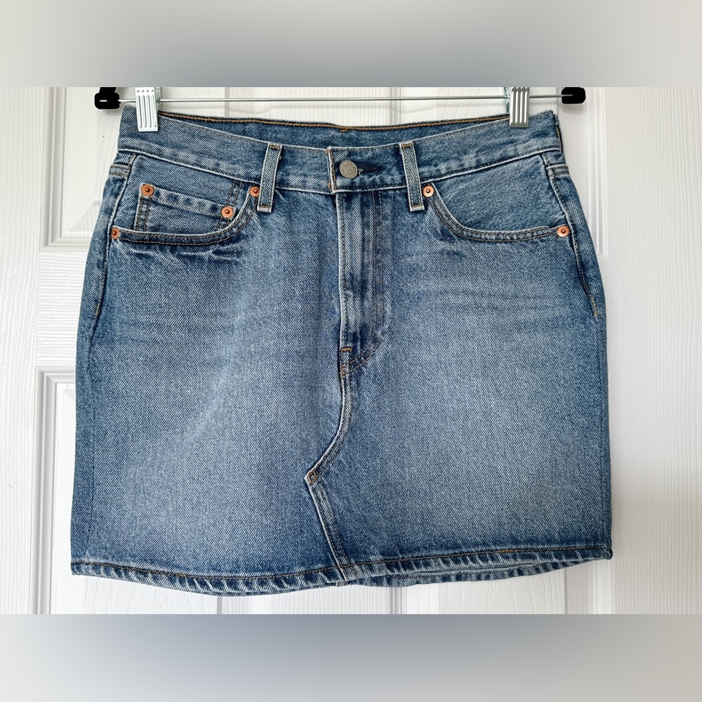 🔥HP🔥 LEVI’S Denim Mini Skirt in Size 27